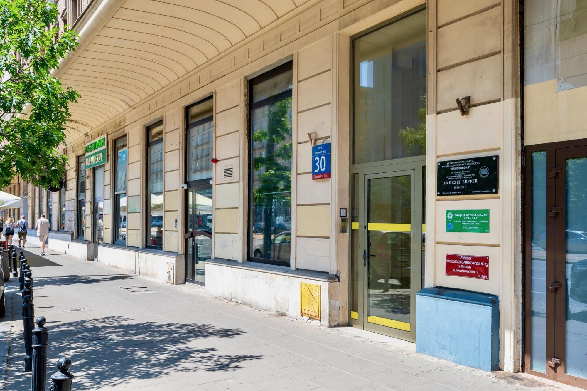 Jess Inn Hostel Rondo Charles De Gaulle Warschau Exterior foto